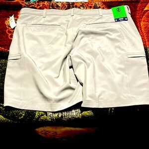 Brand-IZOD gold swingflex cargo shorts. Size-40W inseam 9.5, brand new with tags